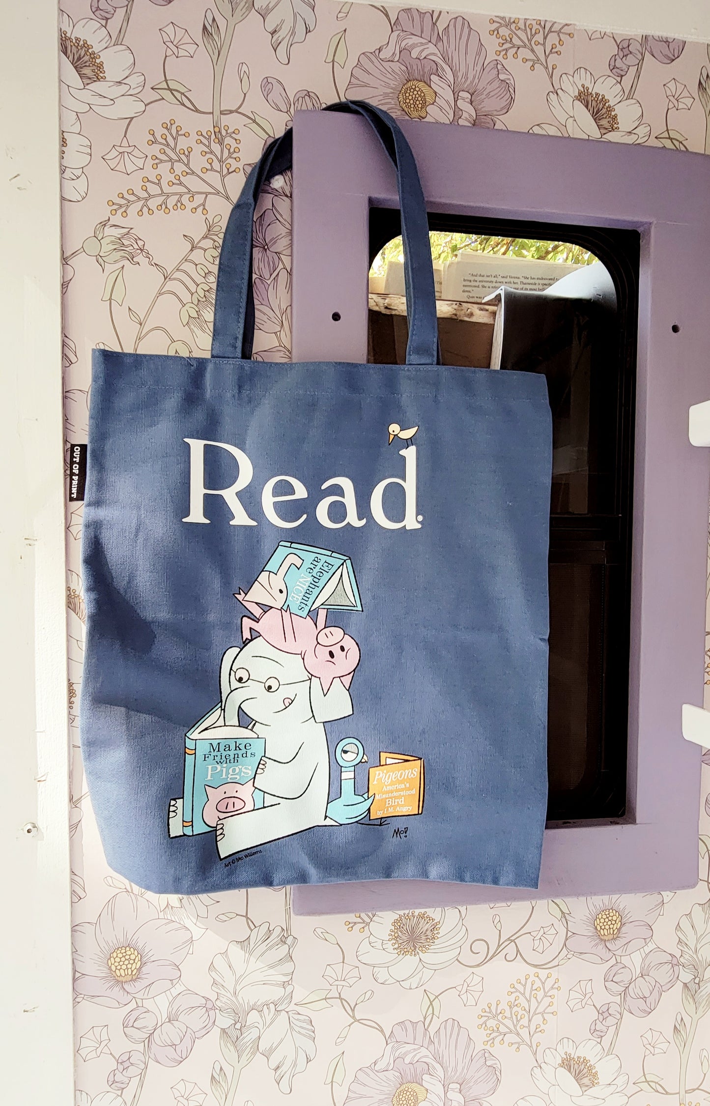 Elephant & Piggie Read Tote Bag