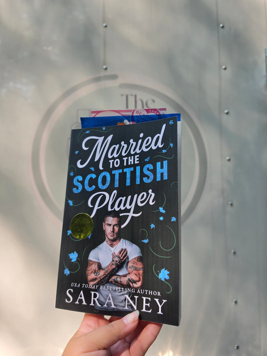 Married to the Scottish player [signed +goodies]