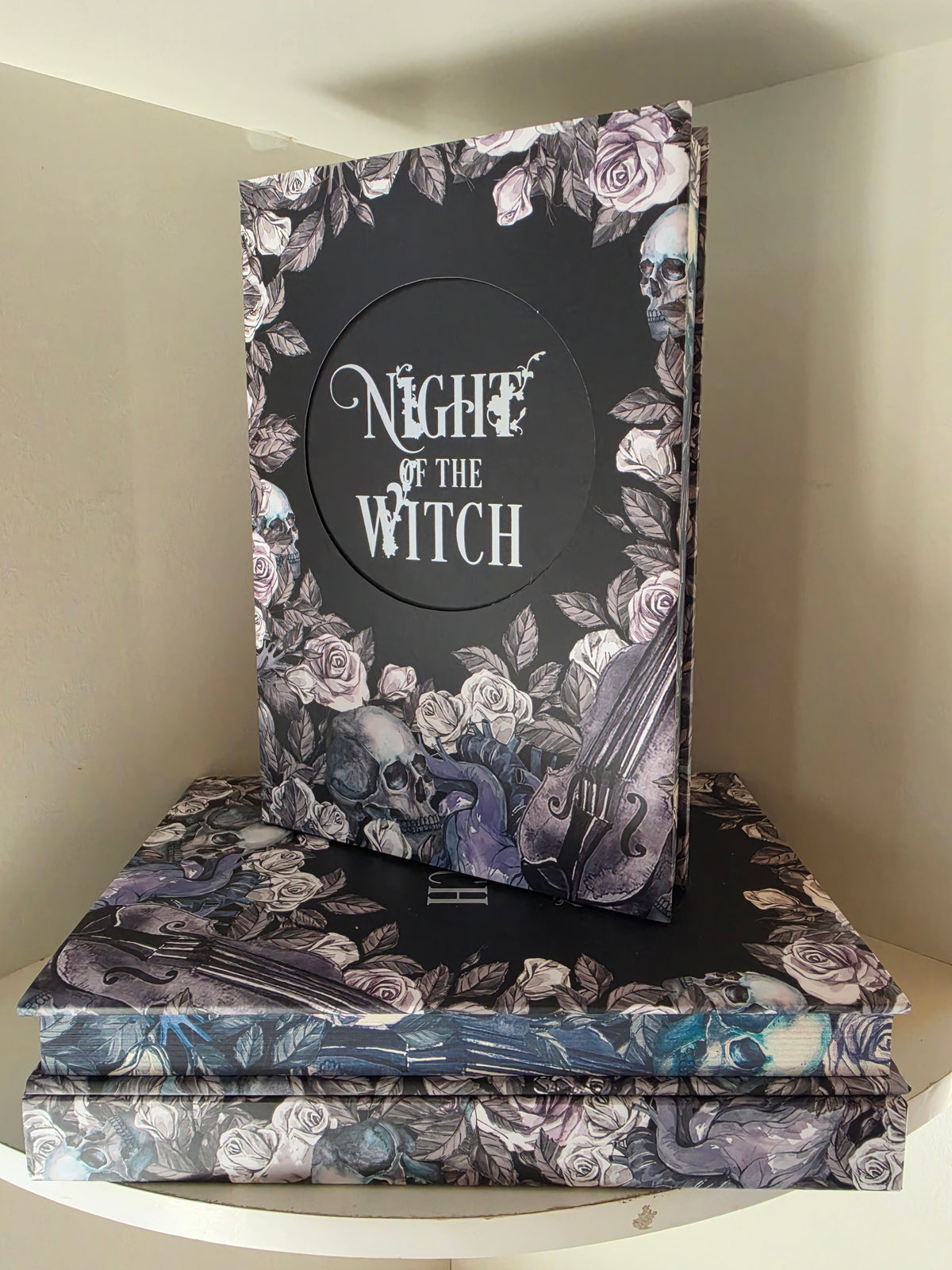 Night Of The Witch[deluxe hand signed & numbered edition +goodies]